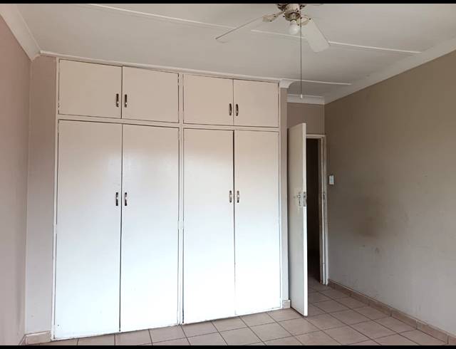 38 BEDROOM FLAT FOR SALE IN VANDERBIJLPARK CW 6